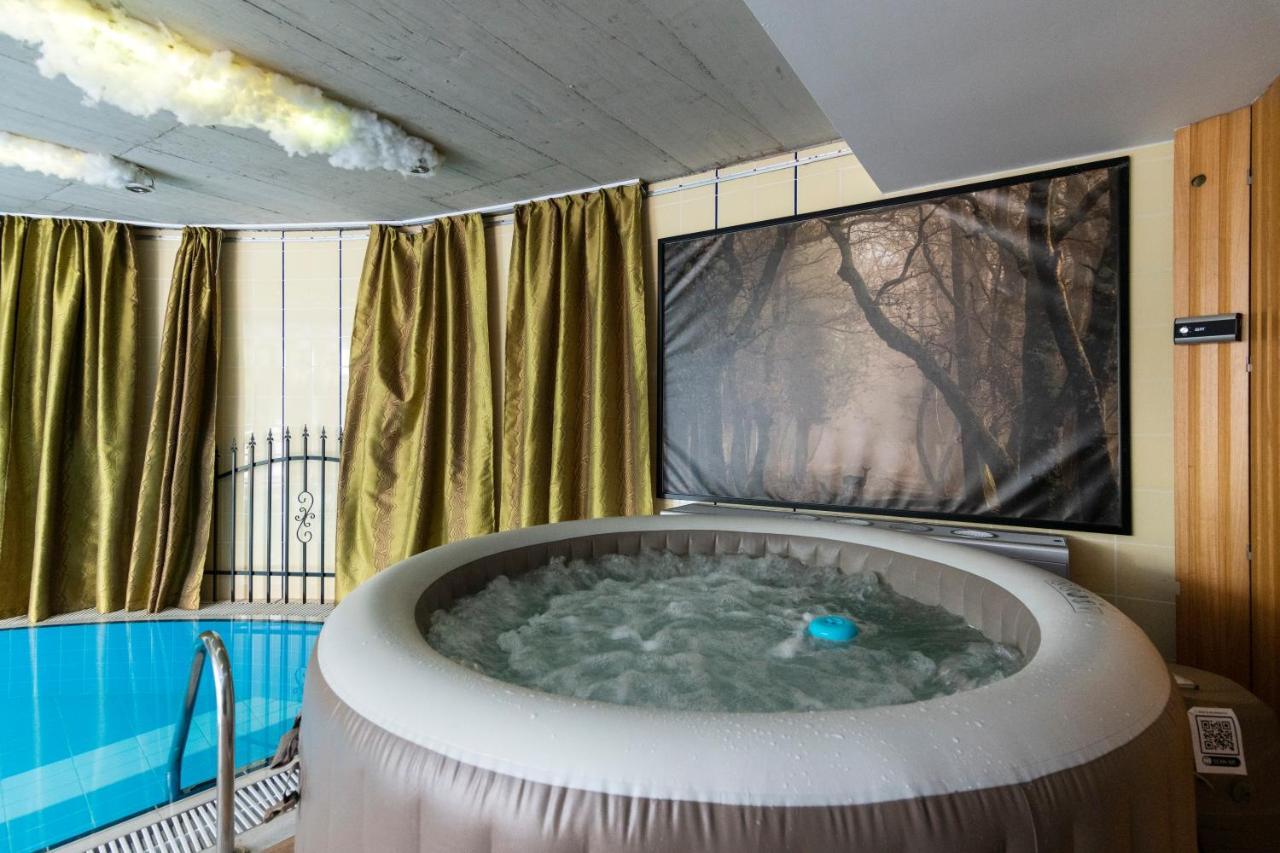Unique Apartment With Private Pool, Cinema, Spa Prague Exterior photo